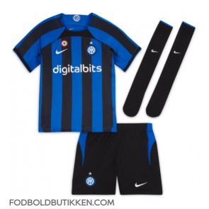 Inter Milan Edin Dzeko #9 Hjemmebanetrøje Børn 2022-23 Kortærmet (+ Korte bukser)